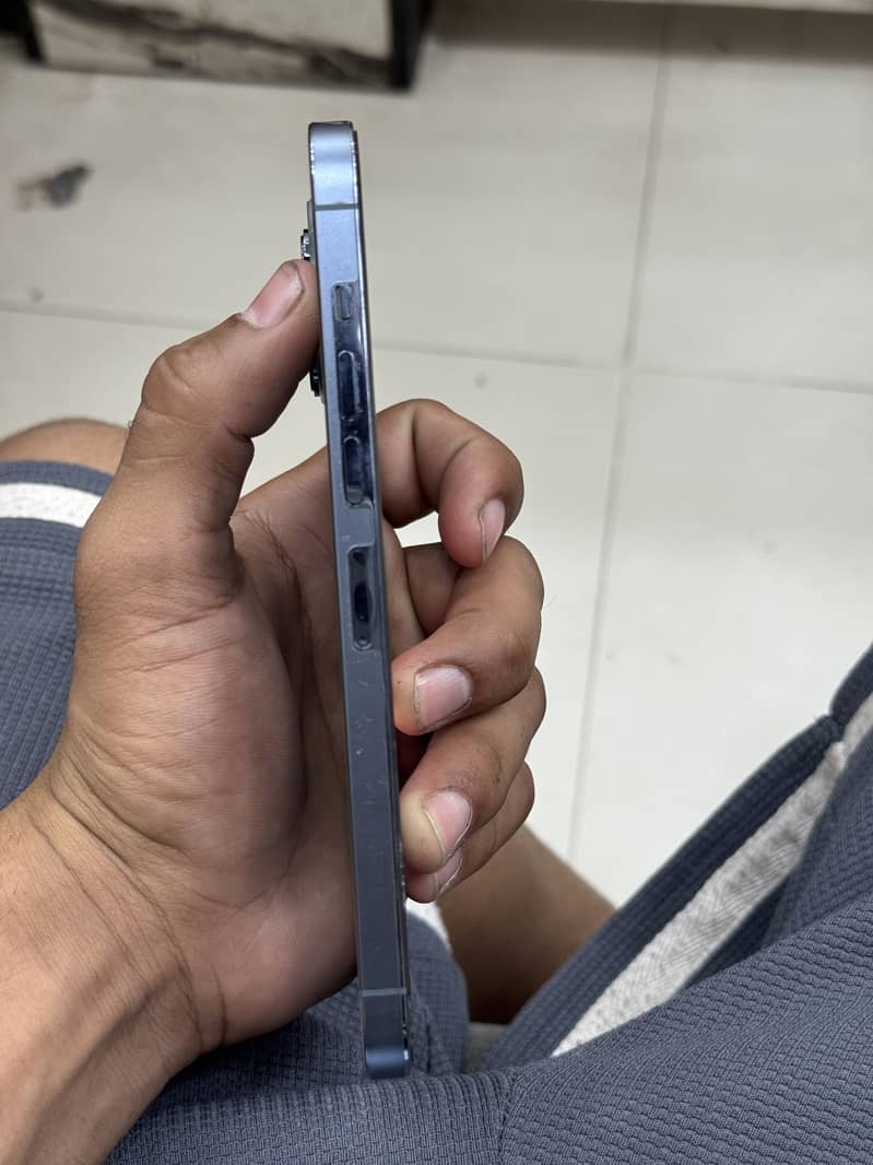 Apple iPhone 13 Pro Max 2