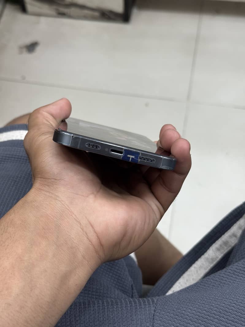 Apple iPhone 13 Pro Max 4