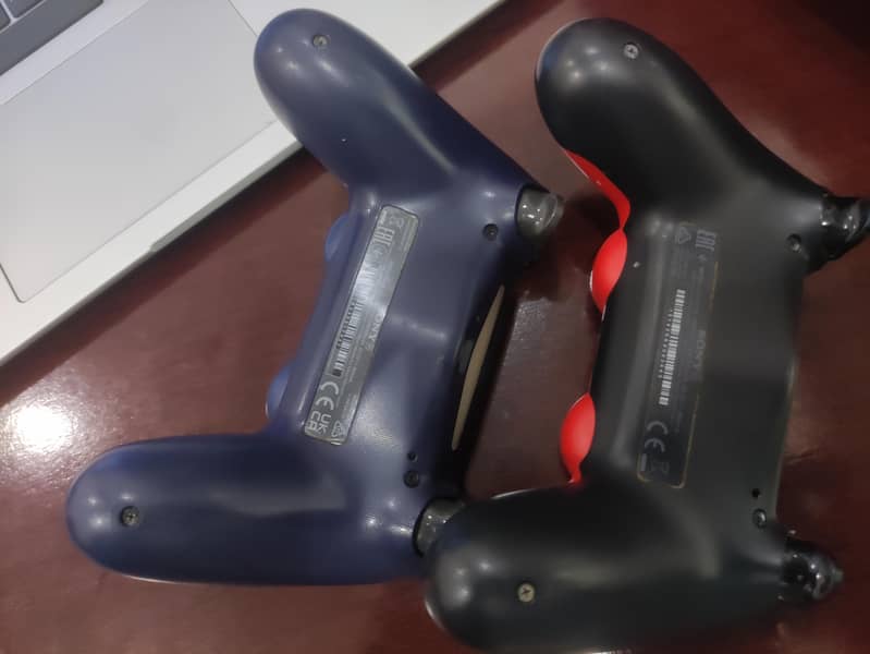 PS4 controller two pieces brand new 2