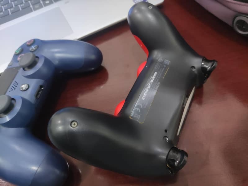 PS4 controller two pieces brand new 3