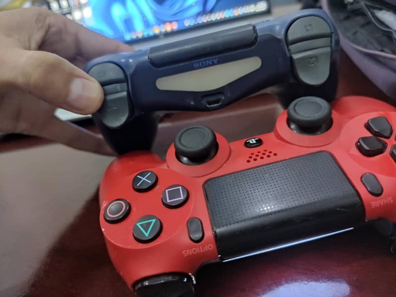 PS4 controller two pieces brand new 4
