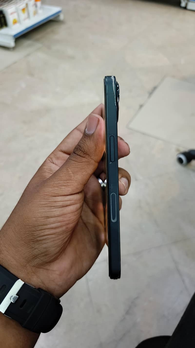Apple iPhone 13 1