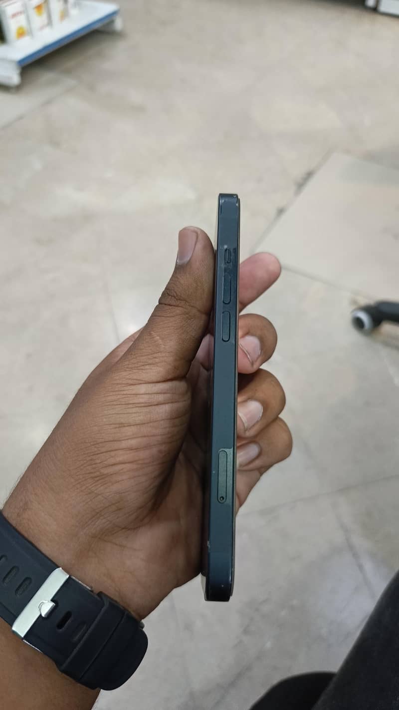 Apple iPhone 13 3