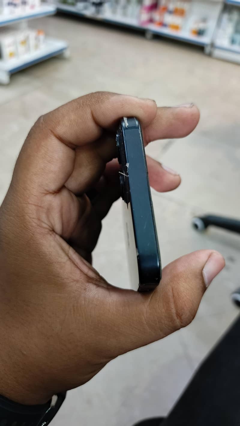 Apple iPhone 13 4