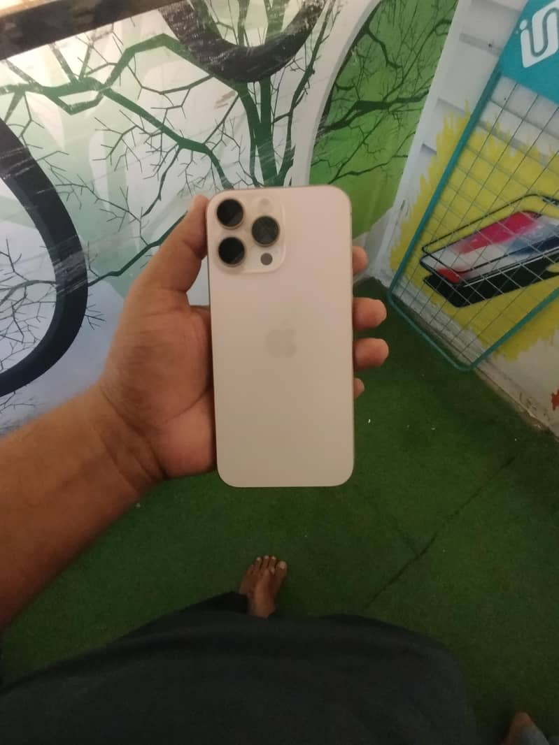 Apple iPhone 16 Pro Max 0