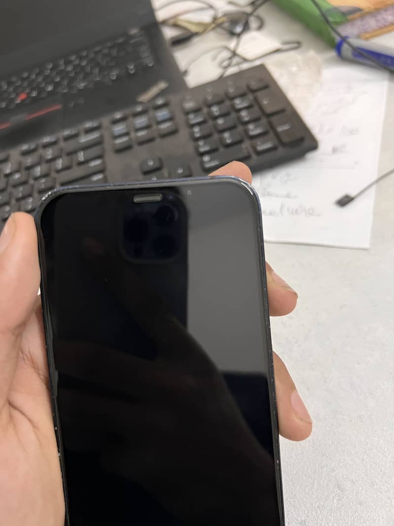 Apple iPhone 12 4