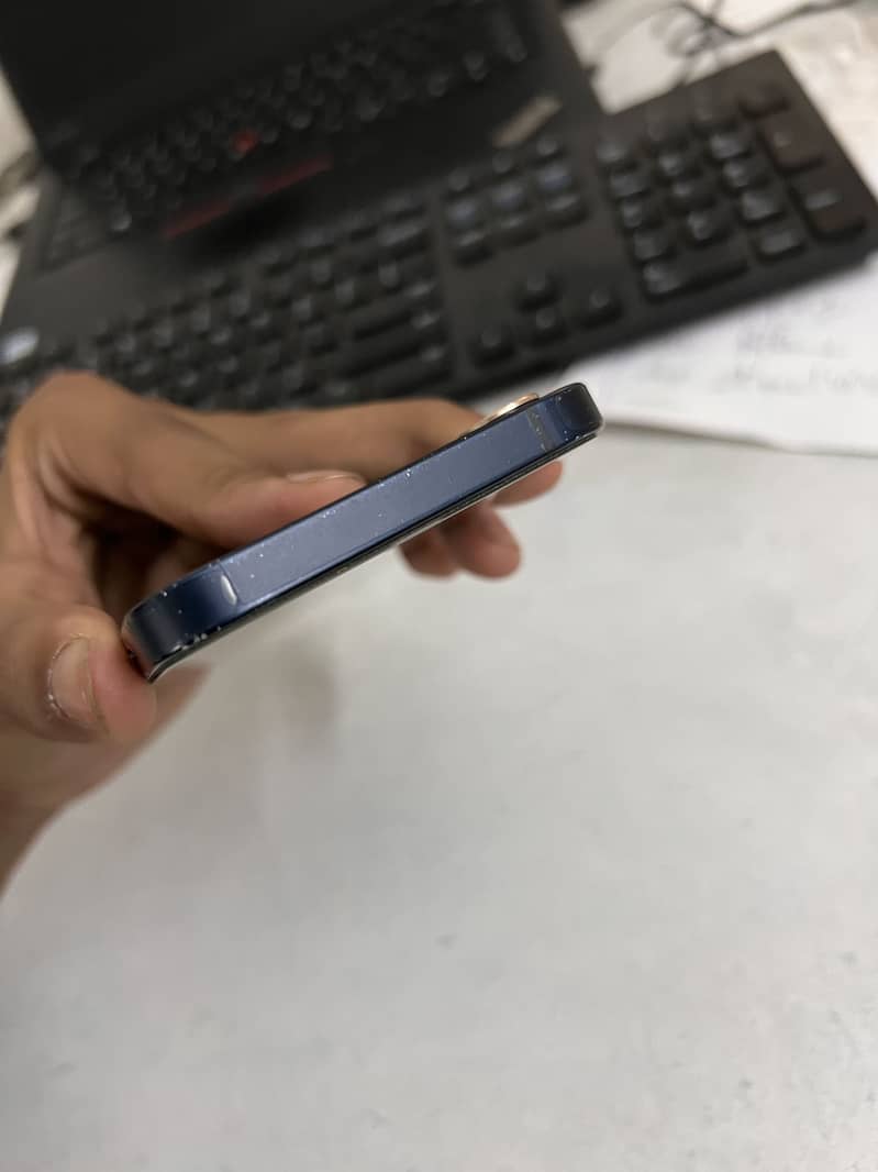 Apple iPhone 12 6