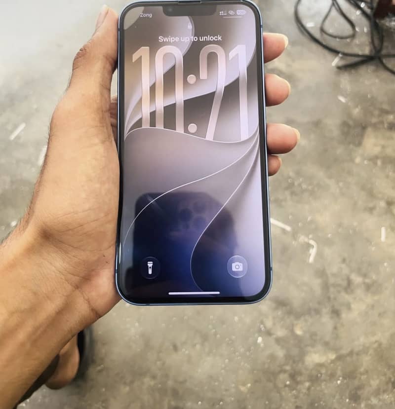 Apple iPhone 13 5