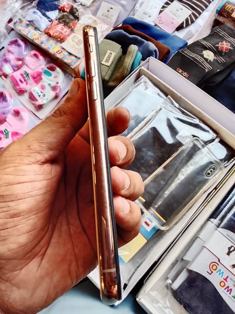 Apple iPhone XS 4