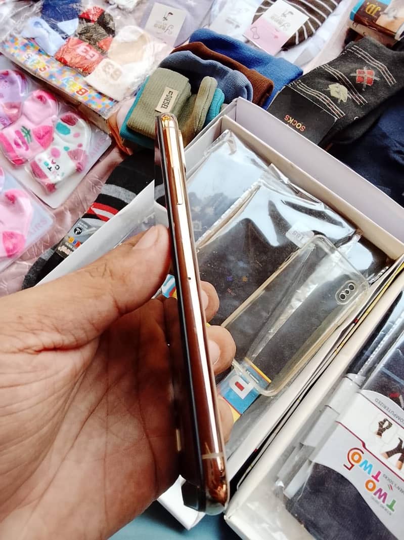 Apple iPhone XS 5