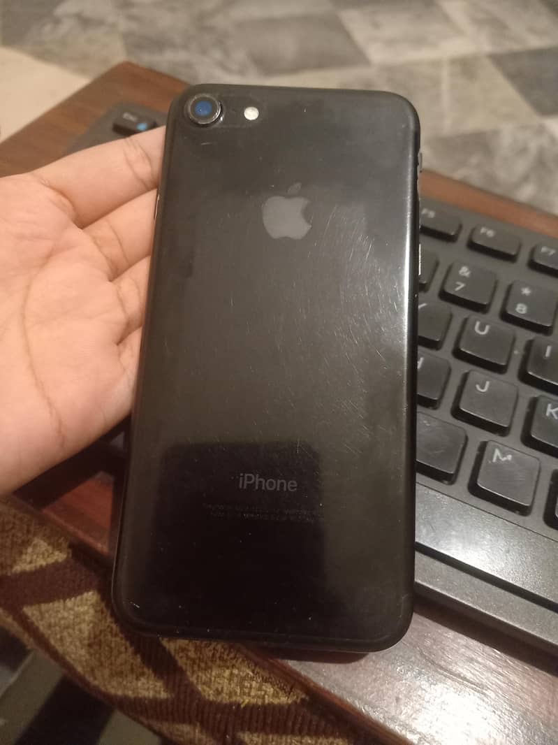 Apple iPhone 7 0