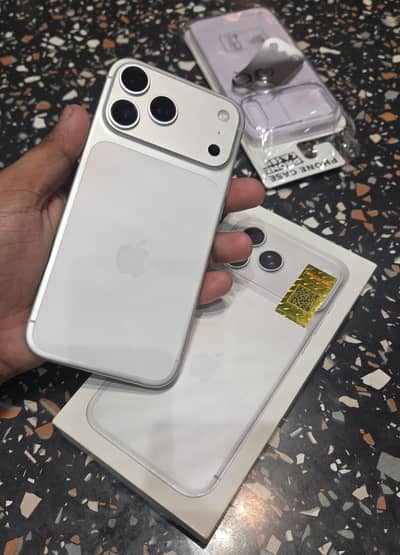17 PRO MAX 256GB PTA 72 CYCLES 100%