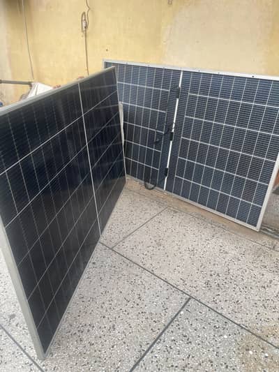 2 Solar Panels 650 Watt