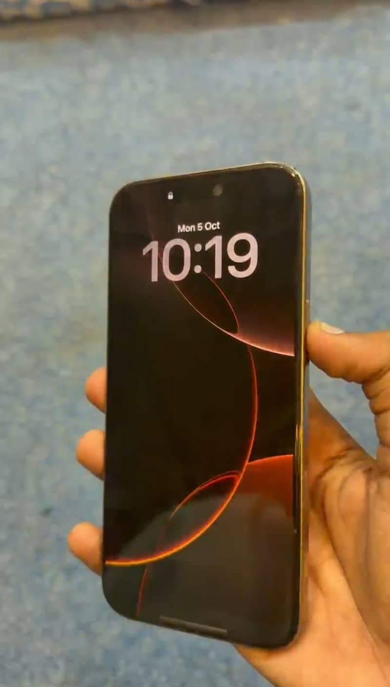 Apple iPhone 16 Pro Max 4