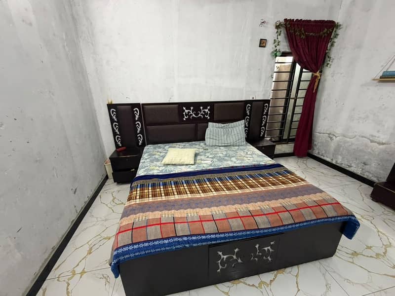 1 bed and 1 dressing table 0