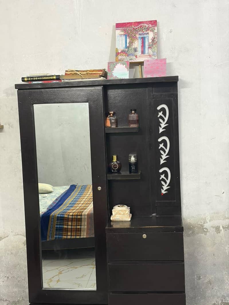 1 bed and 1 dressing table 2