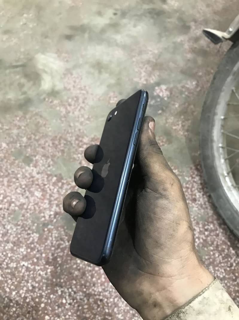 Apple iPhone SE 3 1