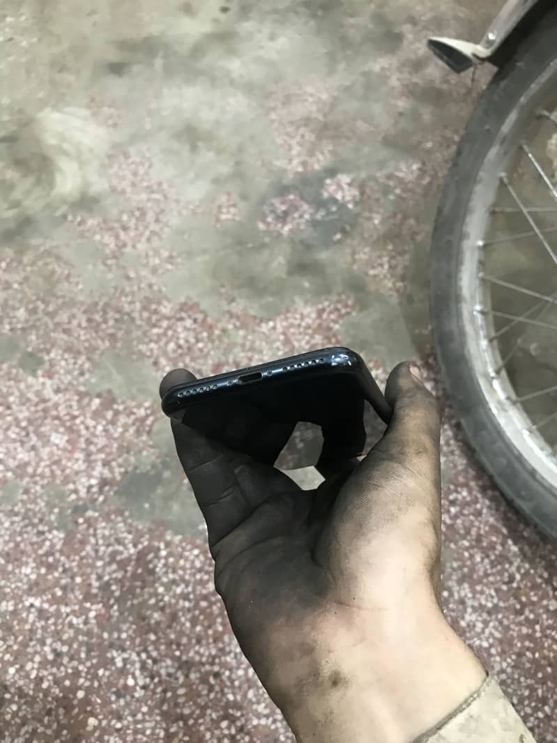 Apple iPhone SE 3 4