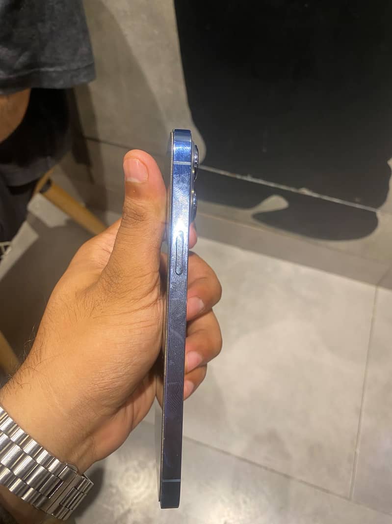 Apple iPhone 13 Pro Max 4