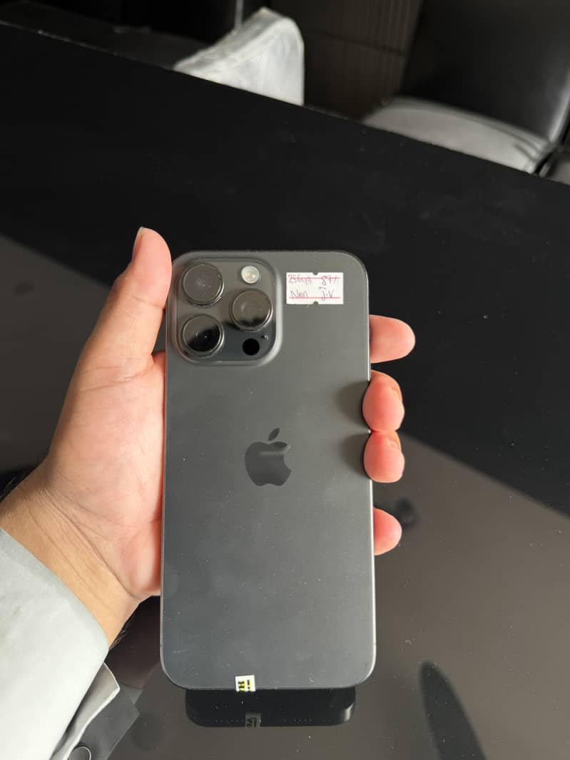Apple iPhone 15 Pro Max 3