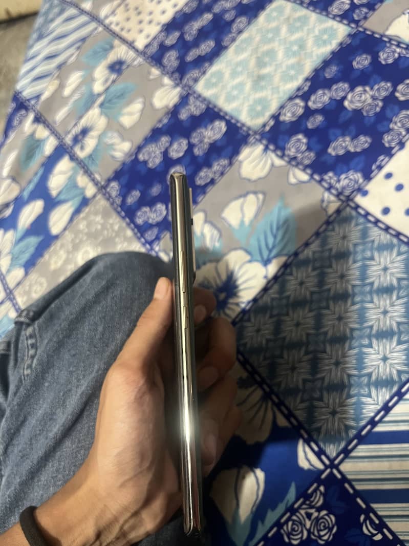 Infinix note 40 pro 3