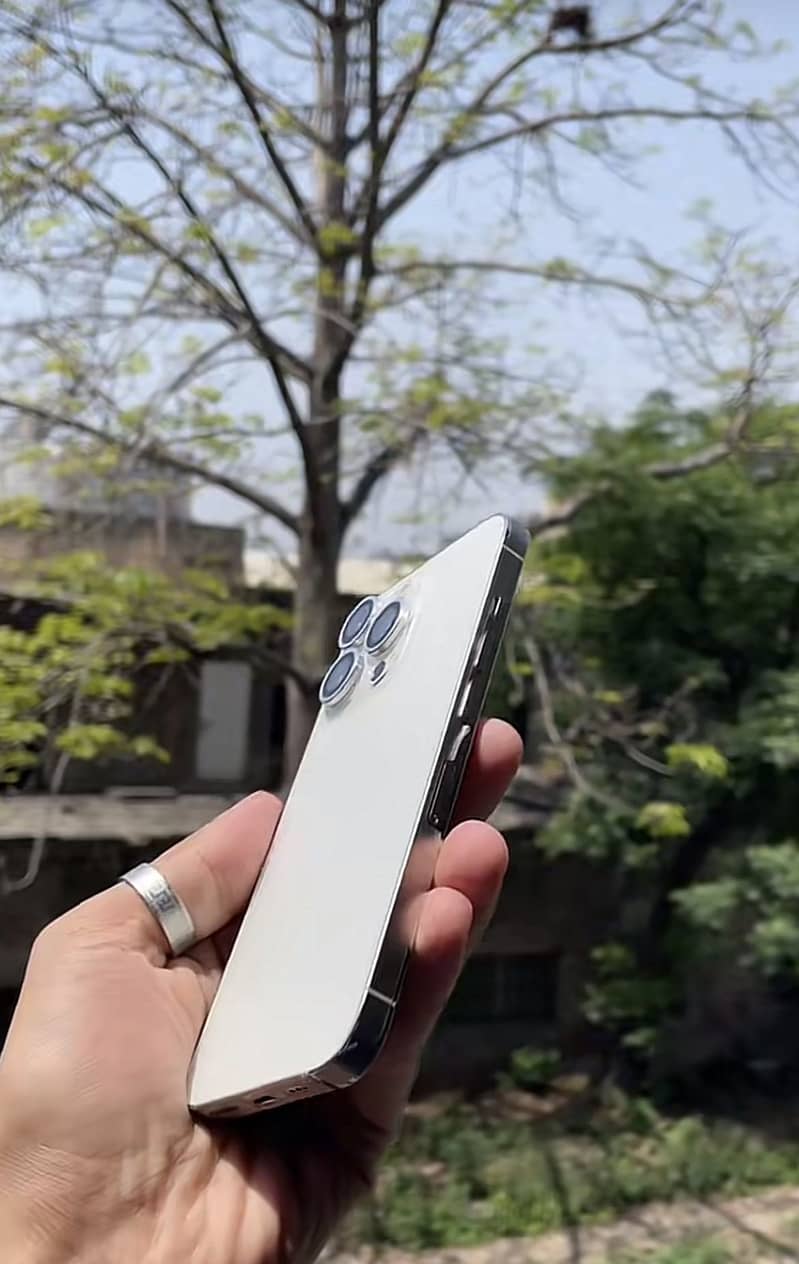 Apple iPhone 13 Pro 1