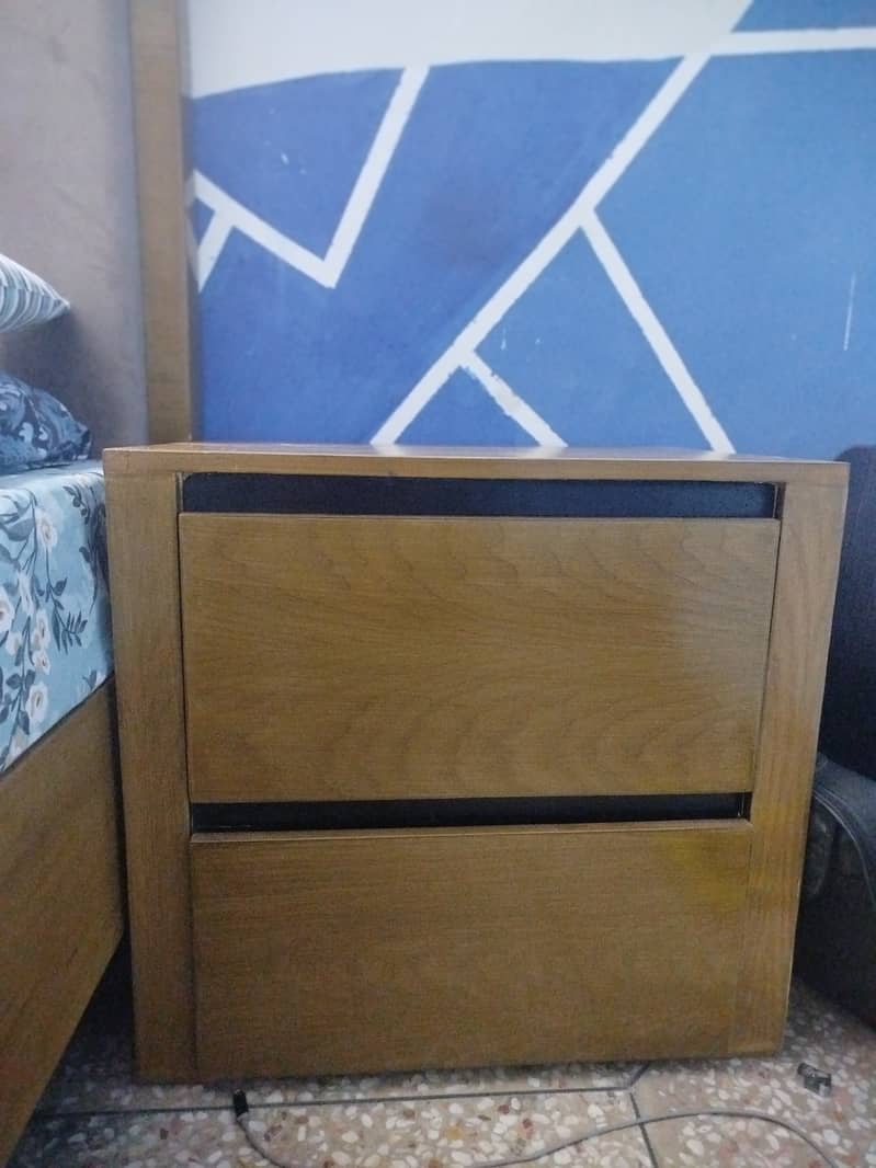 Wooden King Size Bed Set |Bed, Side Tables & Dressing Table | Like New 4