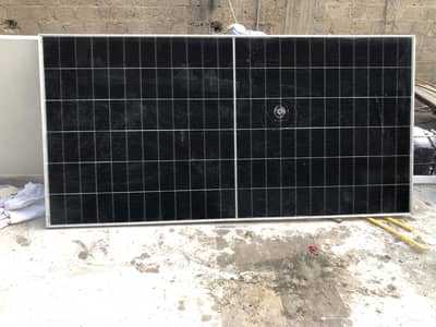 Jinko solar panel 585 watt and 24 volts