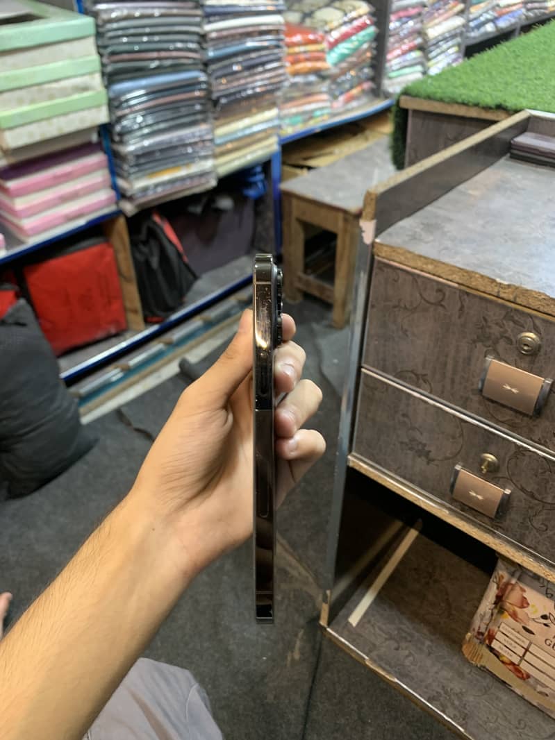 Apple iPhone 14 Pro Max 1