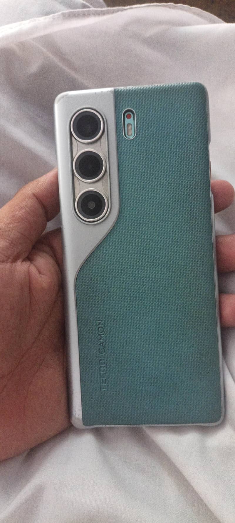 Tecno CAMON 40 Pro 0