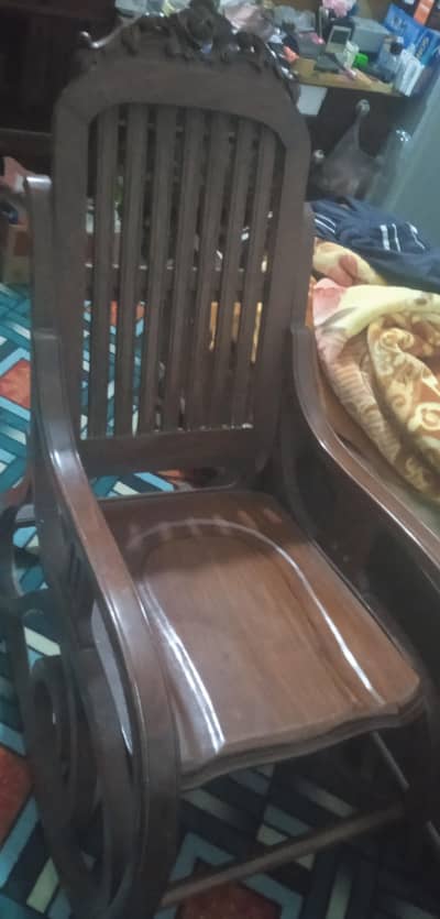 good condition sheesham wooden polishd