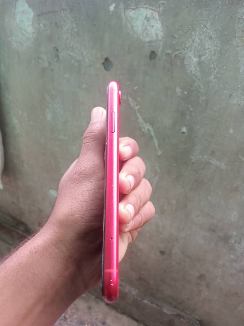 Apple iPhone XR 4