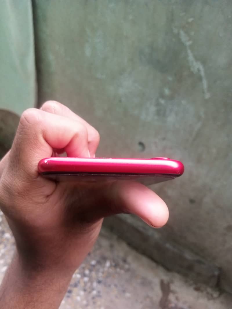 Apple iPhone XR 7