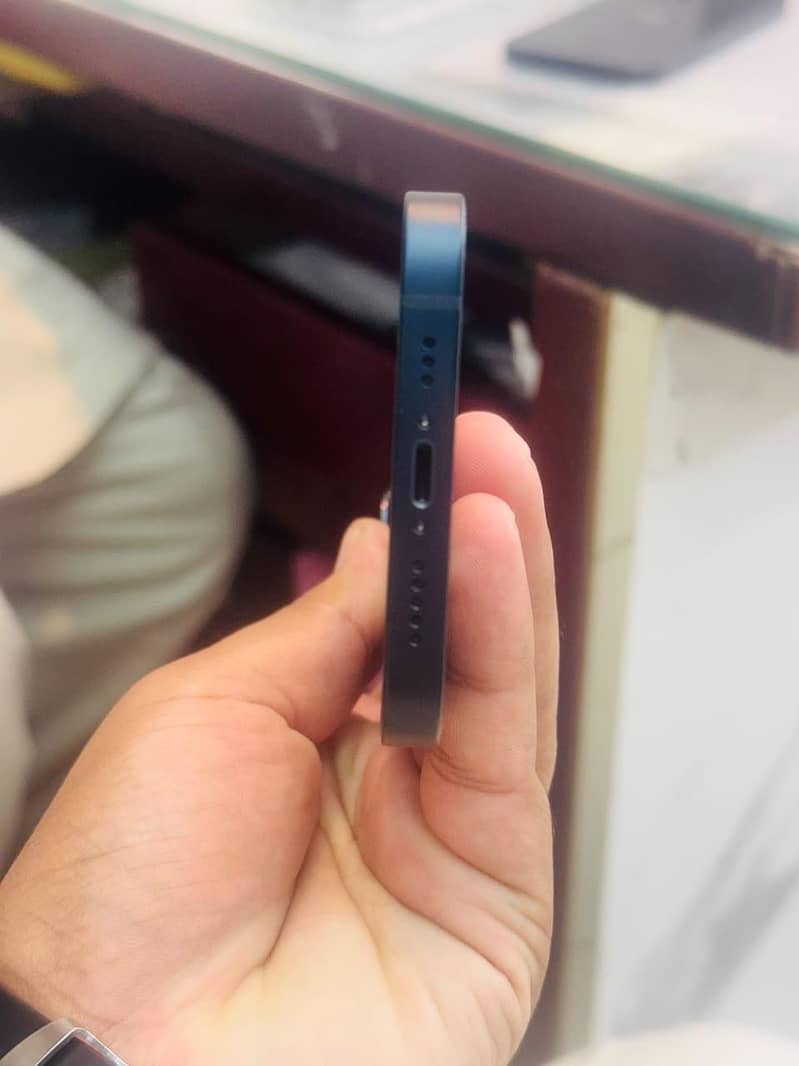 Apple iPhone 13 4