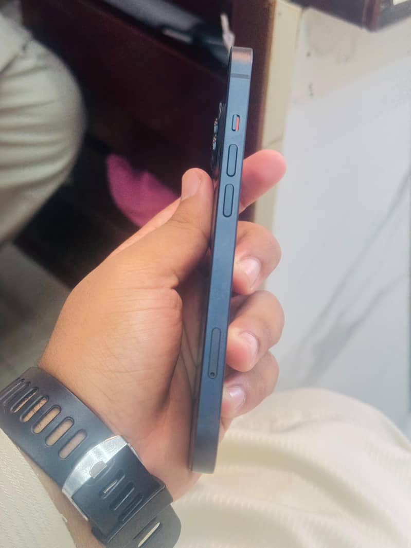 Apple iPhone 13 6