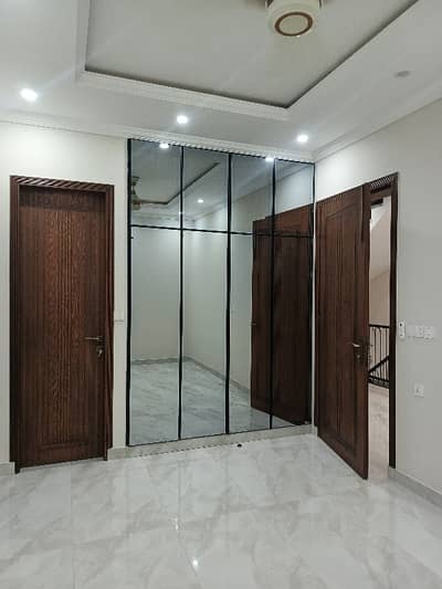 10 Marla Upper Portion Available For Rent Central Park Lahore
