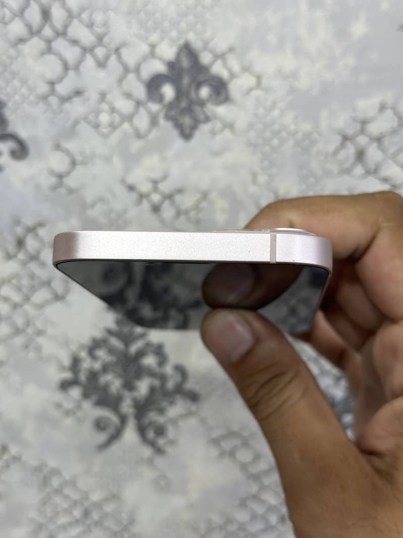 Apple iPhone 13 1