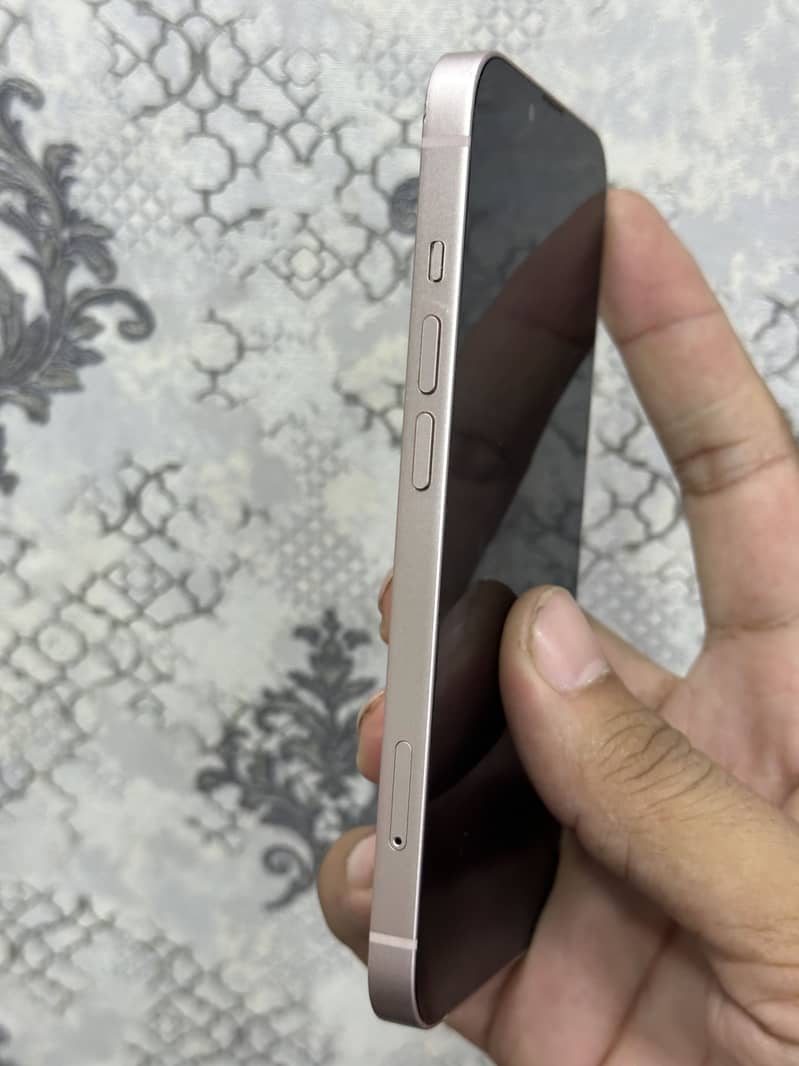 Apple iPhone 13 2