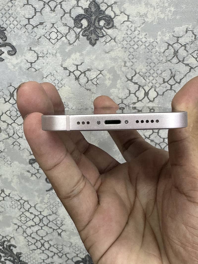 Apple iPhone 13 4