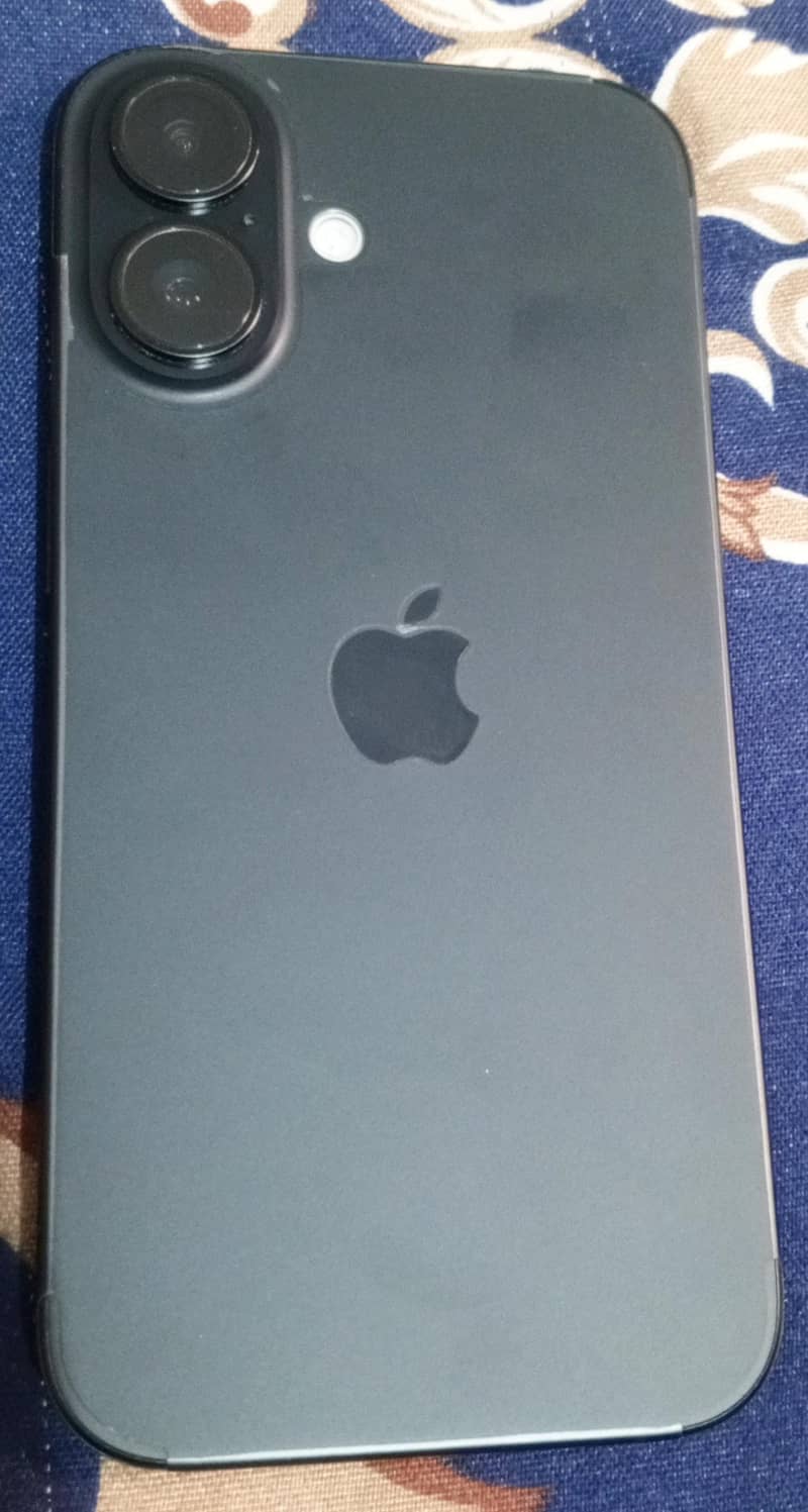 Apple iPhone 16 1