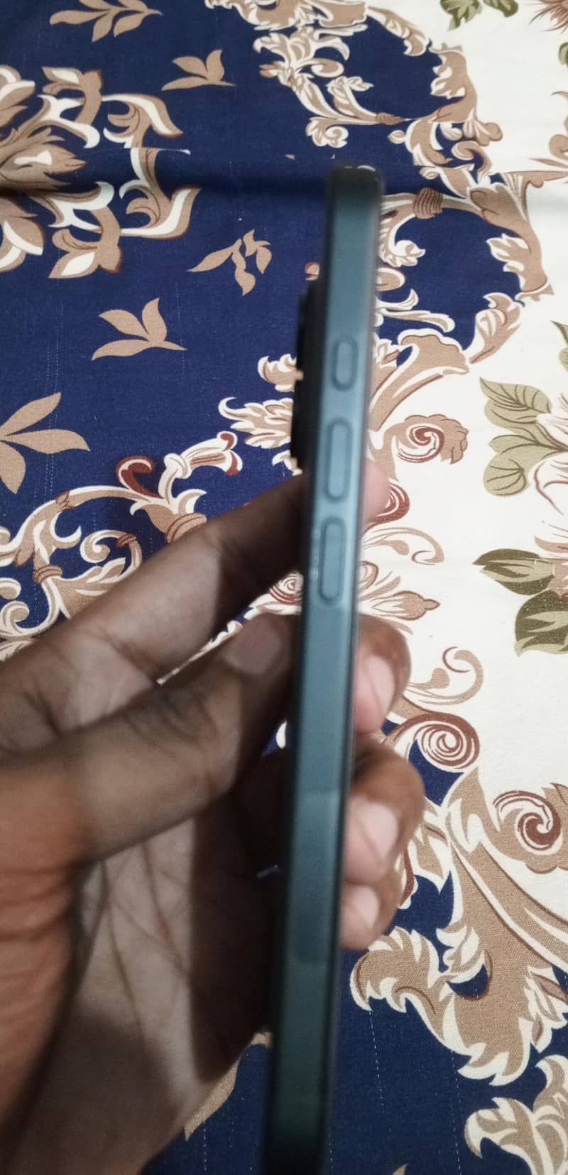 Apple iPhone 16 2