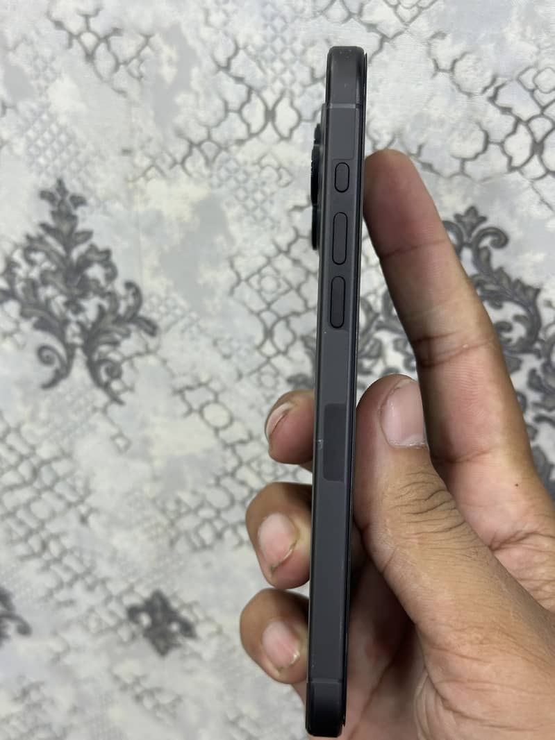Apple iPhone 15 Pro Max 1