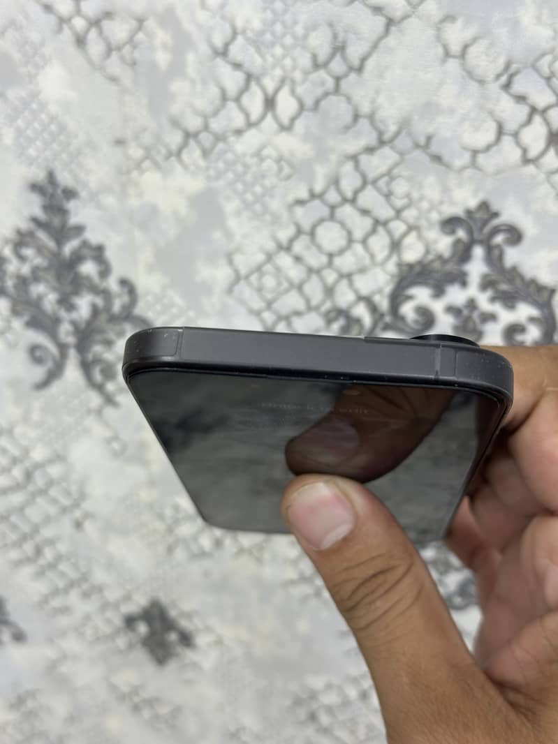 Apple iPhone 15 Pro Max 2