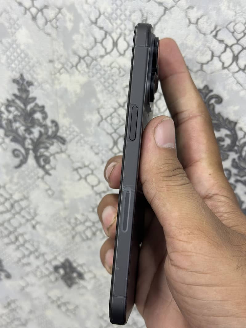 Apple iPhone 15 Pro Max 3