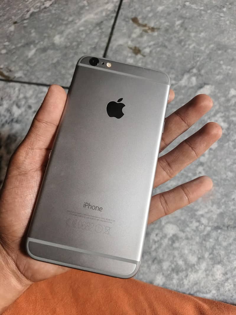 Apple iPhone 6 Plus 1