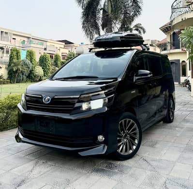 Toyota Voxy 2016