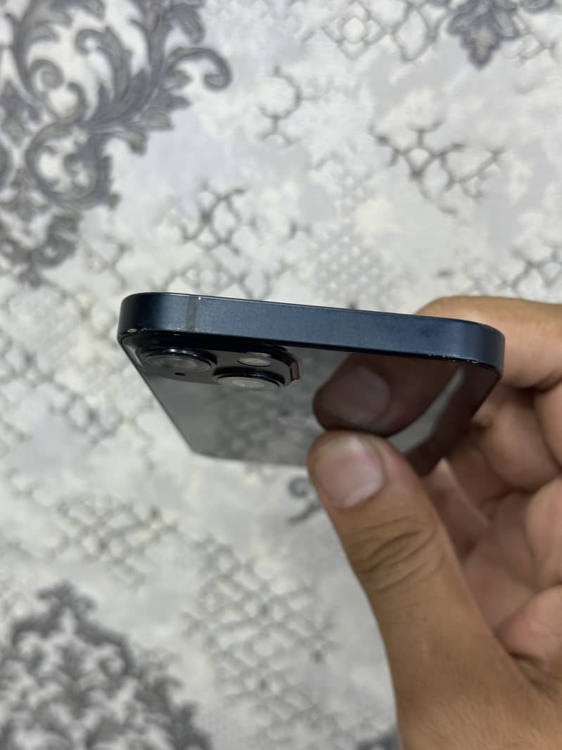 Apple iPhone 13 2