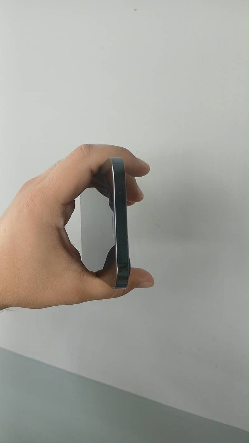 Apple iPhone 12 Pro Max 4