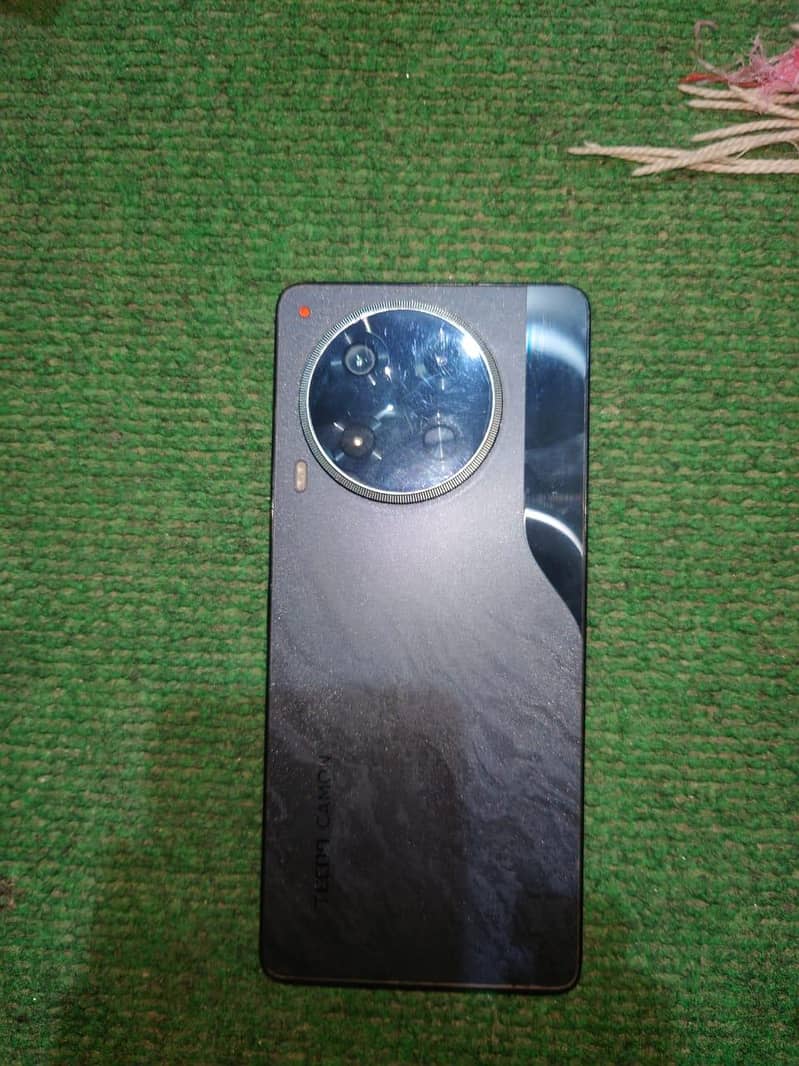 Tecno CAMON 30 1