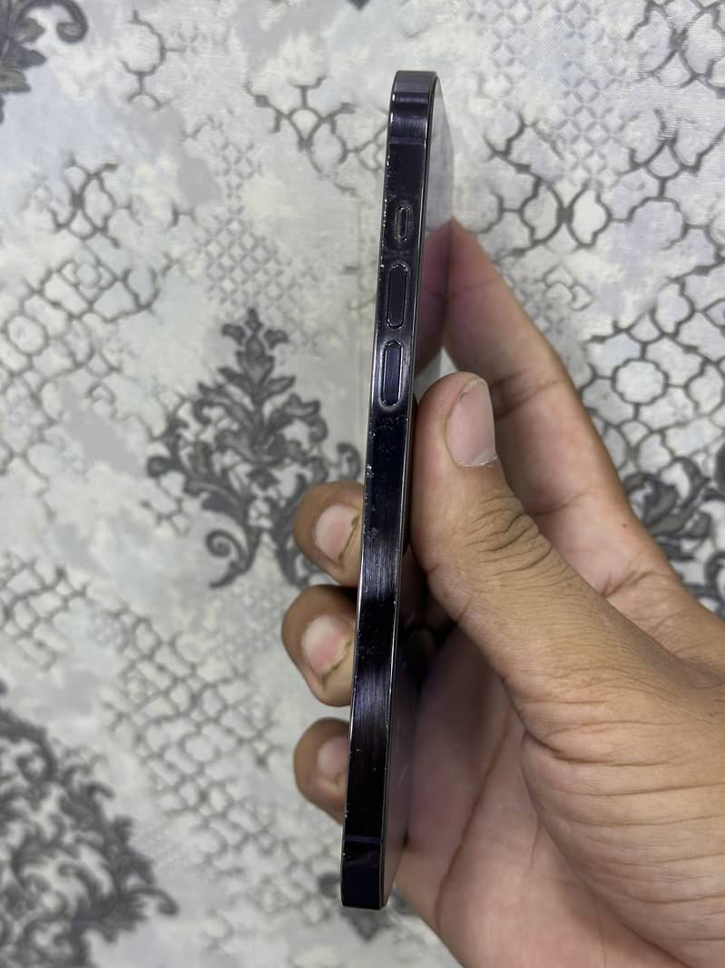 Apple iPhone 15 Pro 1